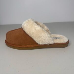St. John's Bay Women’s Suede Fur Slippers Size 7 1/2 M Brown and Cream Slides
